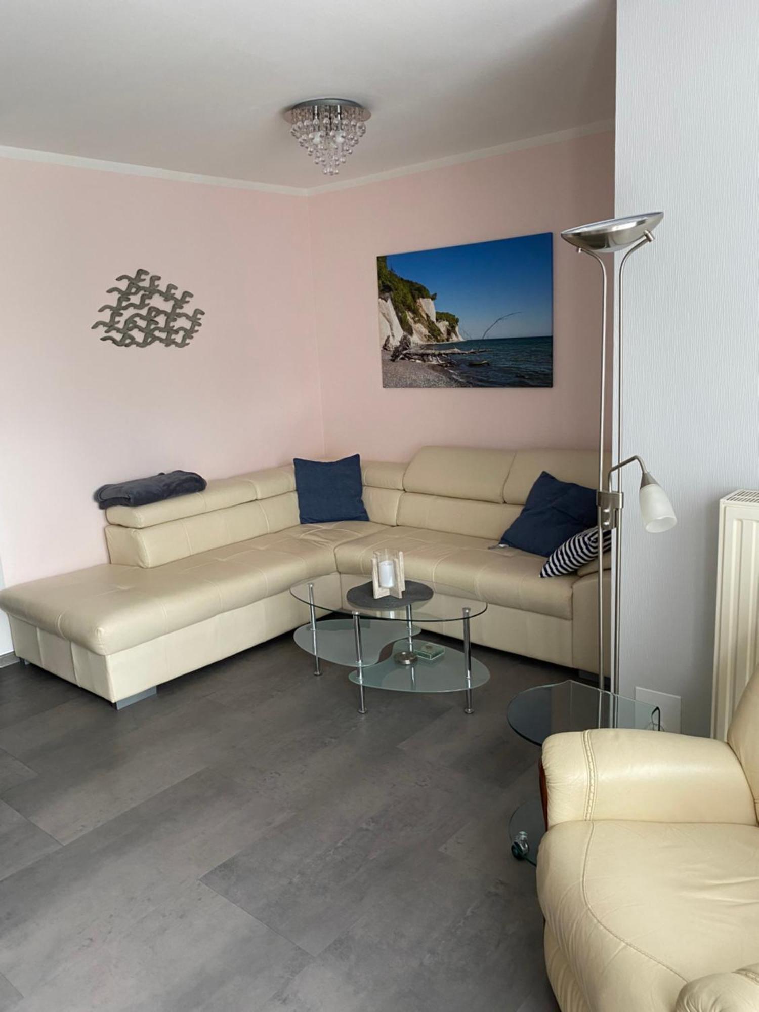 Schoenes Appartment Mit Fernblick غلوفي المظهر الخارجي الصورة